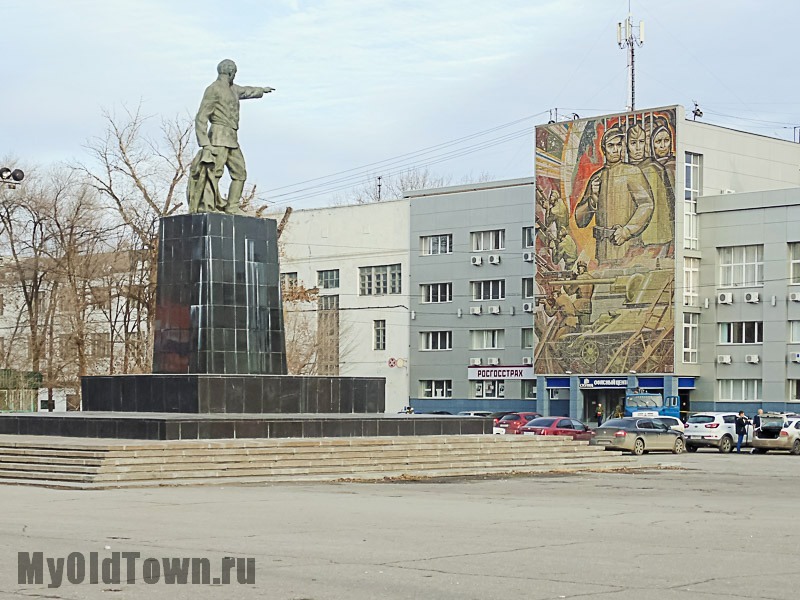 Фото памятника Дзержинскому на площади имени Дзержинского