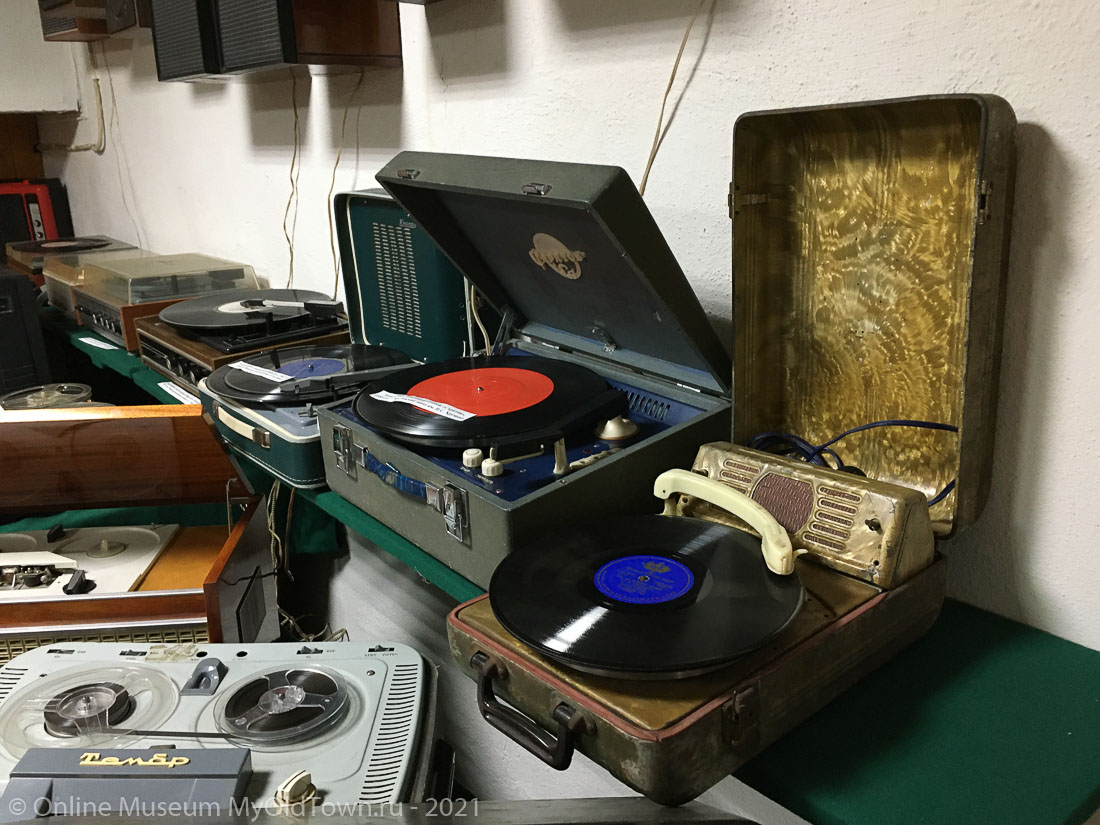 Старые радиолы и катушечные магнитофоны
