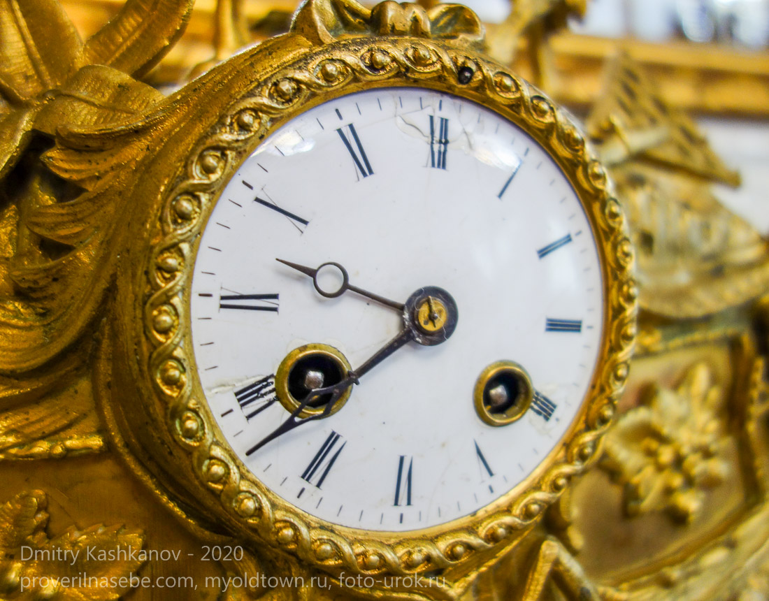 Старинные часы из гостиной дома Волконских. Иркутск
