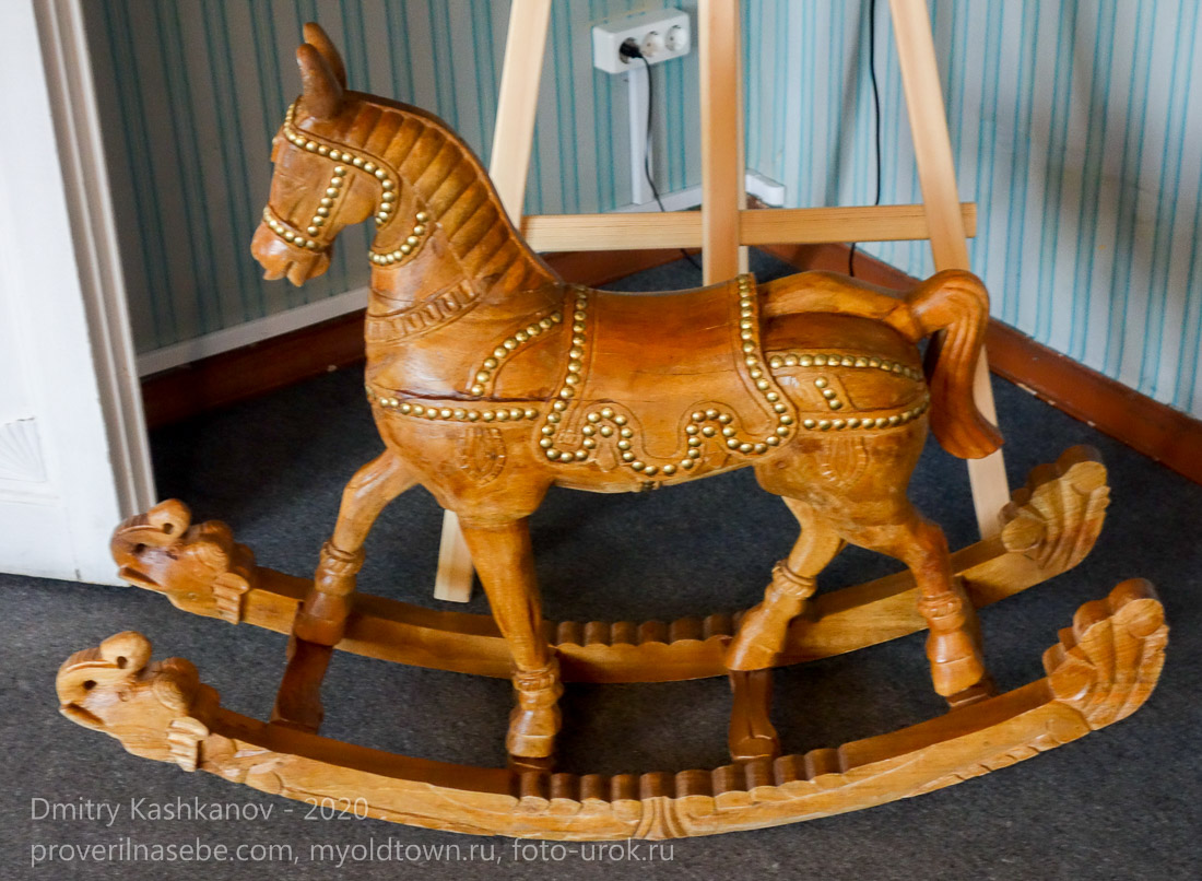 Деревянная лошадка-качалка. XIX век