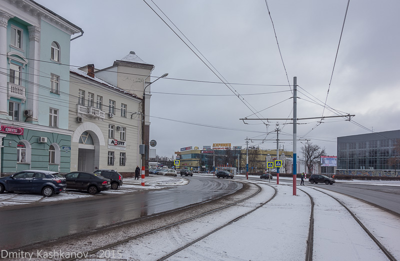Старые трамвайные пути на площади Дзержинского. Фото