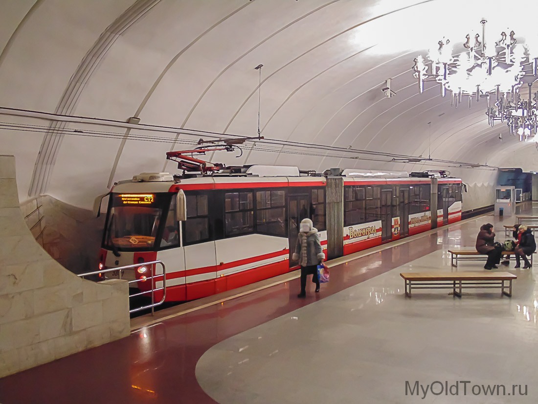 Скоростной трамвай в Волгограде. Станция ТЮЗ. Фото