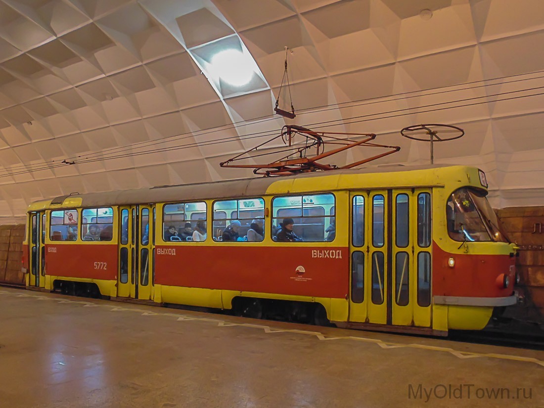 Скоростной трамвай в Волгограде. Станция площадь Ленина. Фото